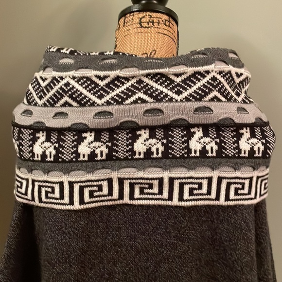 Ecologic Arts shrug, poncho, sweater combo. - Picture 8 of 14